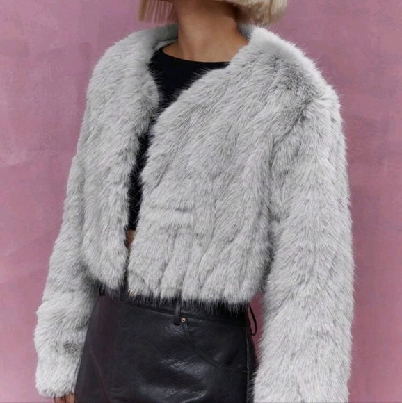 Fluffy Textured Long Sleeves Round Neck Crop Coat Winter Wear - Picture 3 of 4